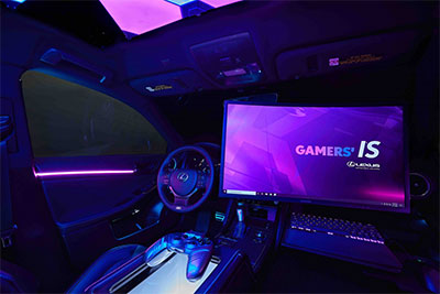 <LEXUSゲーマー向けセダン>