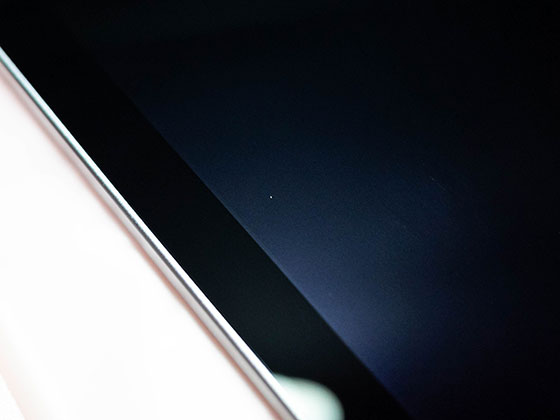 <iPad Pro液晶パネルの中にゴミ混入>