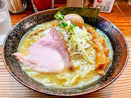 <貝ガラ屋>