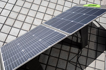 <P2001用200Wスーラーパネル充電機>