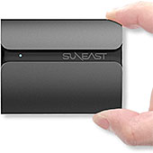 ＜SUNEAST 外付けSSD 2TB 超小型 コンパクト ポータブルSSD USB3.1 Type-C 最大読込速度560MB/秒 PS4 PS5 動作確認済み USB Type-C 変換アダプタ付き アルミ筐体 耐衝撃 メーカー3年保証 SE-PSSD01AC-02TB＞