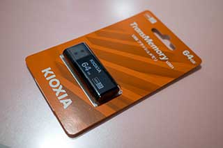 ＜KIOXIA(キオクシア) 旧東芝メモリ USBフラッシュメモリ 64GB USB3.2 Gen1 日本製 国内サポート正規品 KLU301A064GK＞