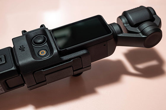 ＜DJI Osmo Pocket 3 拡張アダプターを装着するとこんな感じ。＞