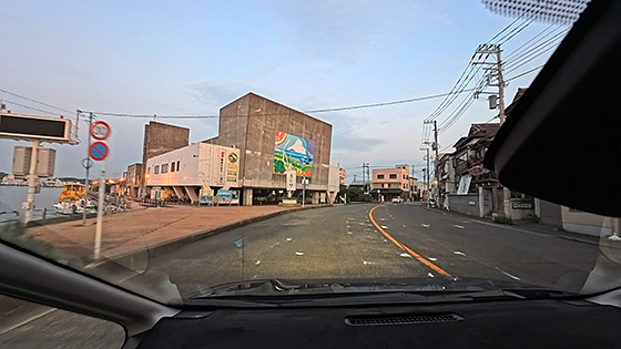 ＜三崎朝市＞