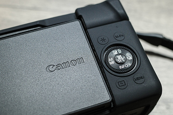 ＜PowerShot V1、今まで使っていたシリコンケース＞
